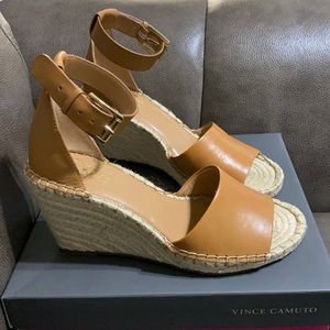 Vince Camuto Wedge, Size 8